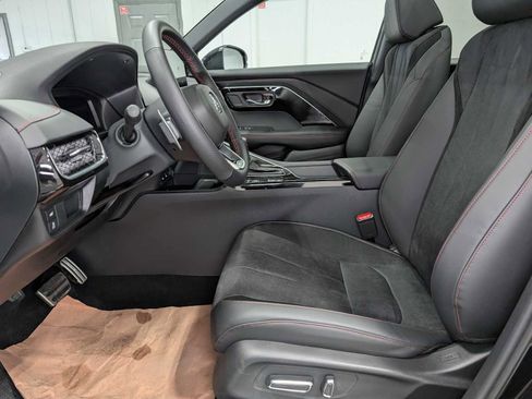 Certified 2025 Acura ADX A-Spec image 4
