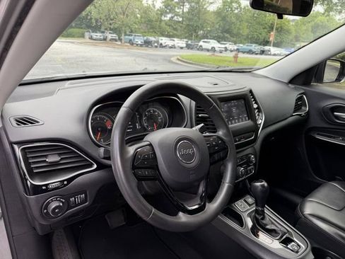 Used 2020 Jeep Cherokee Latitude Plus FWD image 12