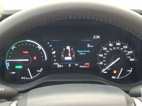 Used 2026 Toyota Sienna XLE FWD image 16
