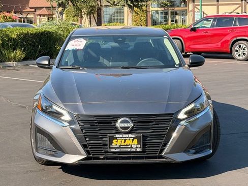 Used 2025 Nissan Altima 2.5 SV FWD image 3