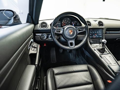 Used 2018 Porsche 718 Cayman RWD image 4
