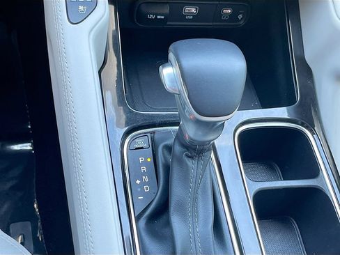 Used 2024 Kia Telluride EX w/ EX Captain's Chair Package AWD/4WD image 17
