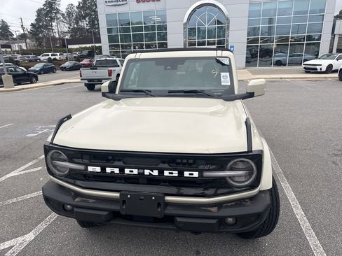 Used 2025 Ford Bronco Outer Banks image 2