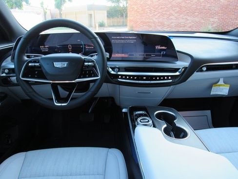 New 2025 Cadillac Lyriq Luxury image 7