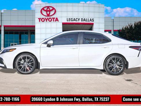 Used 2023 Toyota Camry SE image 6
