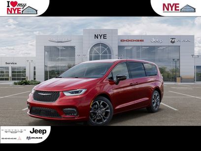 New 2026 Chrysler Pacifica Select