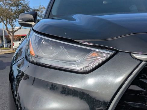 Used 2023 Toyota Highlander LE image 10