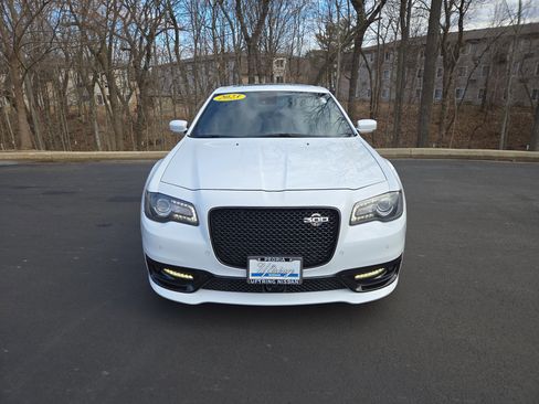 Used 2023 Chrysler 300 C image 7
