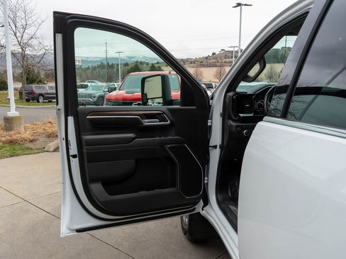 Used 2024 GMC Sierra 3500 SLE w/ SLE Convenience Package image 15