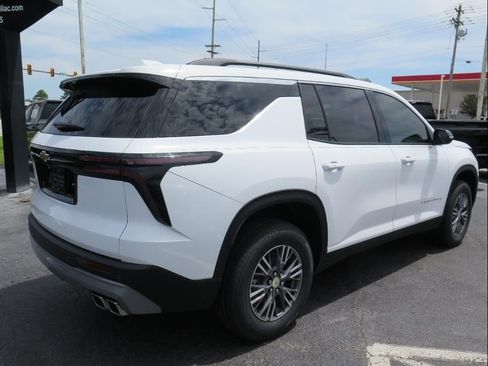 New 2026 Chevrolet Traverse LT image 3