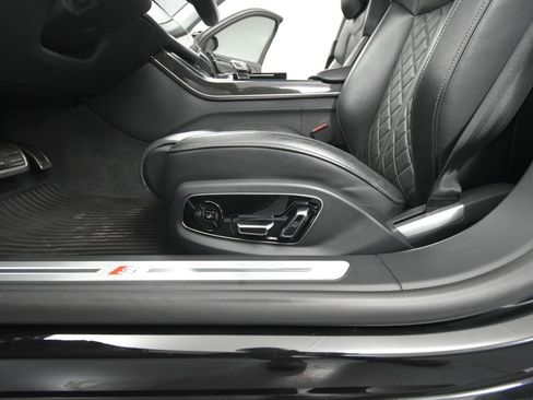 Used 2022 Audi S8 image 20
