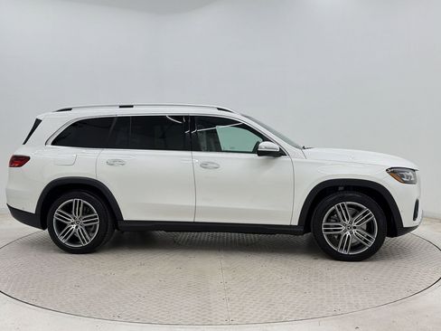 Used 2025 Mercedes-Benz GLS 450 4MATIC image 8