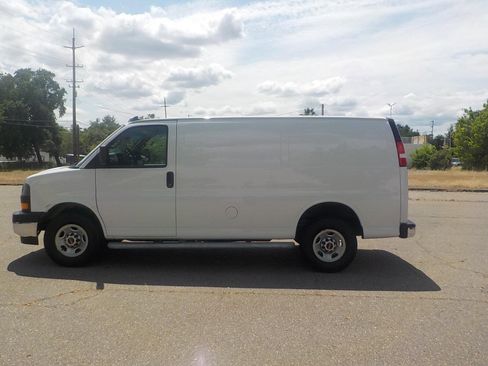 Used 2023 GMC Savana 2500 w/ Driver Convenience Package image 8