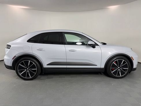 Certified 2025 Porsche Macan 4S Electric w/ Premium Package AWD/4WD image 8