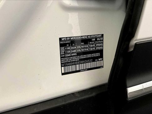Used 2025 Mercedes-Benz GLB 250 4MATIC image 13