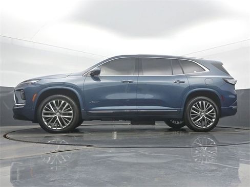 Certified 2025 Buick Enclave Avenir image 47