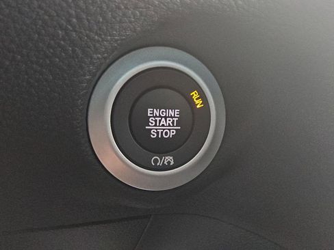 New 2026 Chrysler Pacifica Select image 30