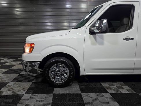 Used 2018 Nissan NV 3500 SV image 32