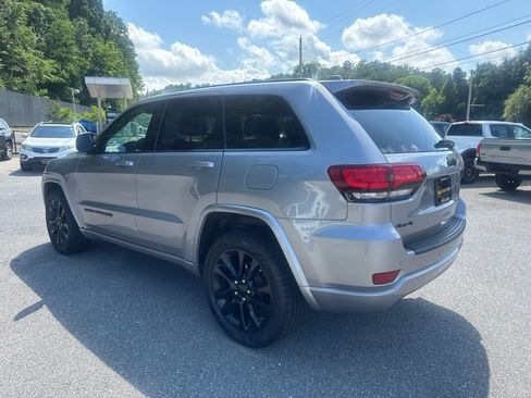 Used 2020 Jeep Grand Cherokee Altitude AWD/4WD image 4