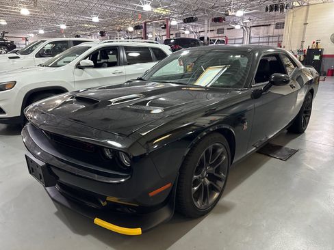 Used 2022 Dodge Challenger R/T Scat Pack w/ Plus Package RWD image 2