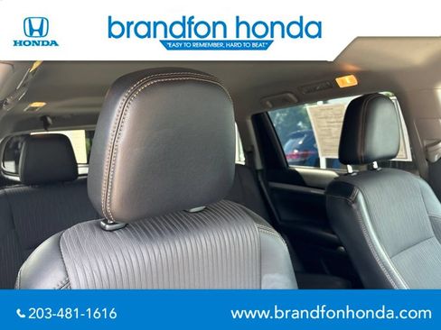 Used 2017 Toyota Highlander Plus AWD/4WD image 29