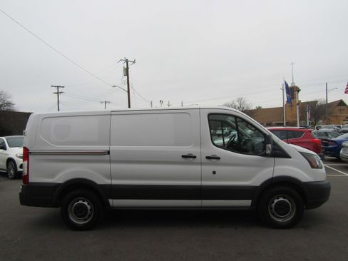 Used 2017 Ford Transit 150 LOW ROOF W/SLIDING SIDE DOOR W image 5