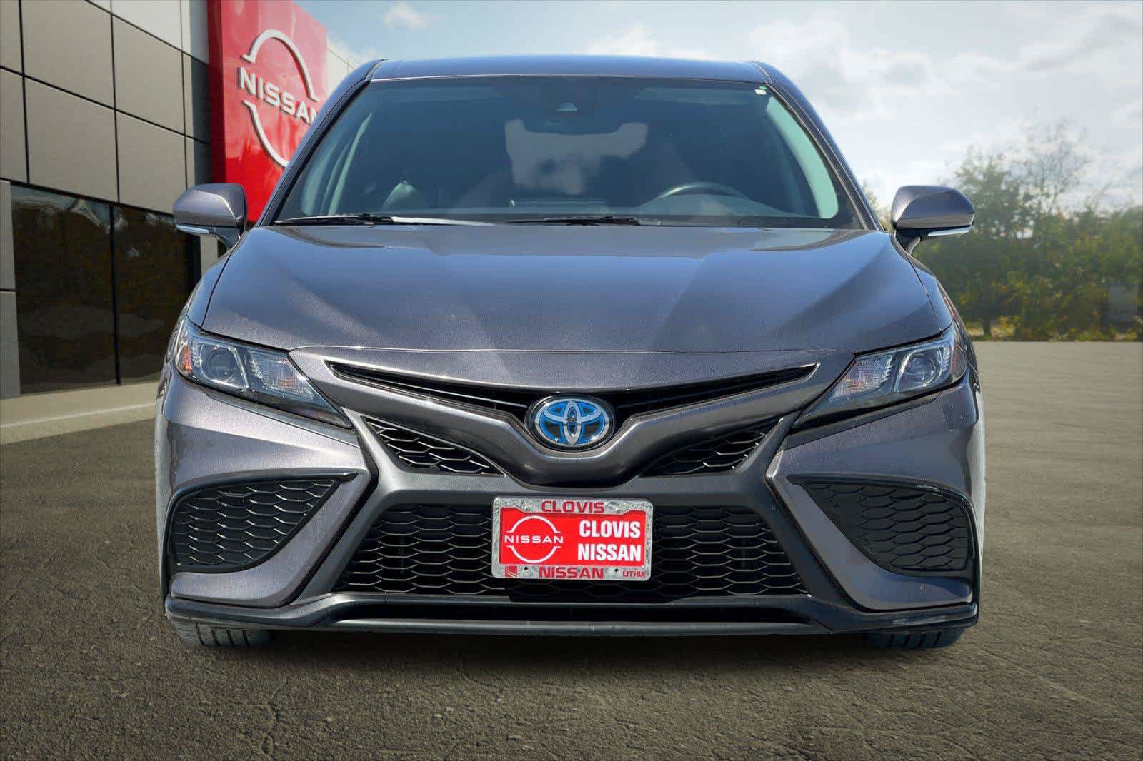 Used 2022 Toyota Camry SE w/ Cold Weather Package FWD image 14
