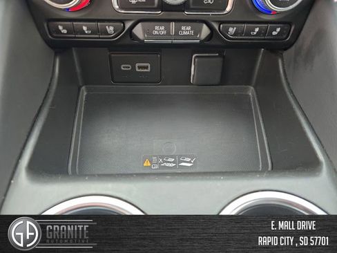 Used 2024 GMC Yukon XL SLT image 34