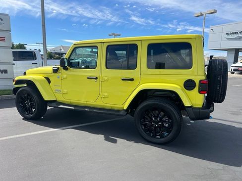 Used 2023 Jeep Wrangler Unlimited Sahara AWD/4WD image 18