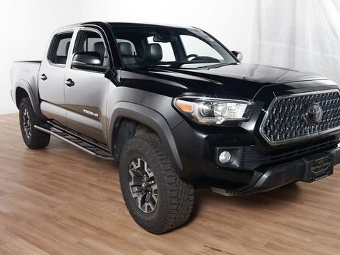 Used 2019 Toyota Tacoma TRD Off-Road w/ TRD Premium Off Road Package AWD/4WD image 3