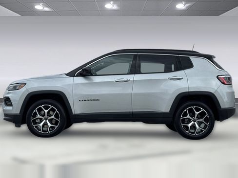 Used 2025 Jeep Compass Limited AWD/4WD image 2