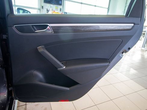 Used 2018 Volkswagen Passat 2.0T SE image 11