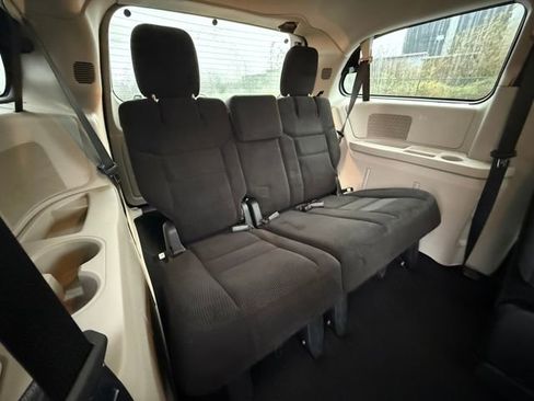 Used 2014 Dodge Grand Caravan SXT image 23
