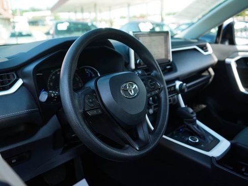 Used 2025 Toyota RAV4 XLE AWD/4WD image 5