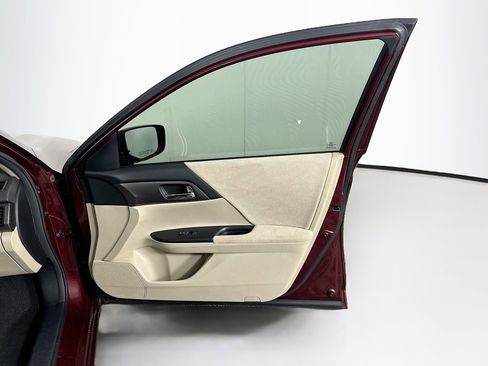 Used 2013 Honda Accord LX image 29