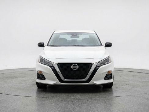 Used 2025 Nissan Altima 2.5 SV image 2