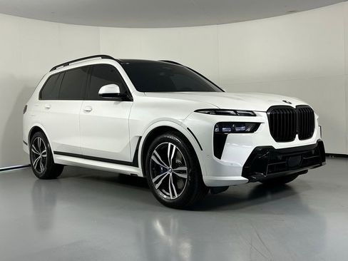 Used 2025 BMW X7 xDrive40i w/ M Sport Package AWD/4WD image 1