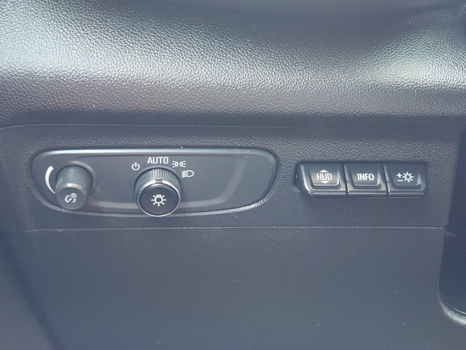 Used 2023 Buick Envision Avenir FWD image 25