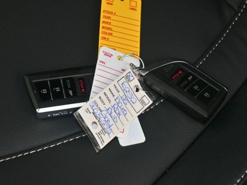 Used 2025 Acura RDX SH-AWD image 21