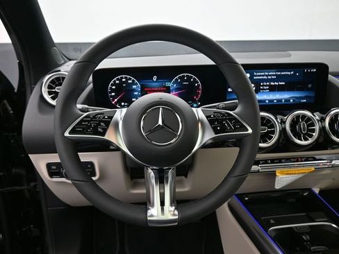 New 2026 Mercedes-Benz GLA 250 image 2