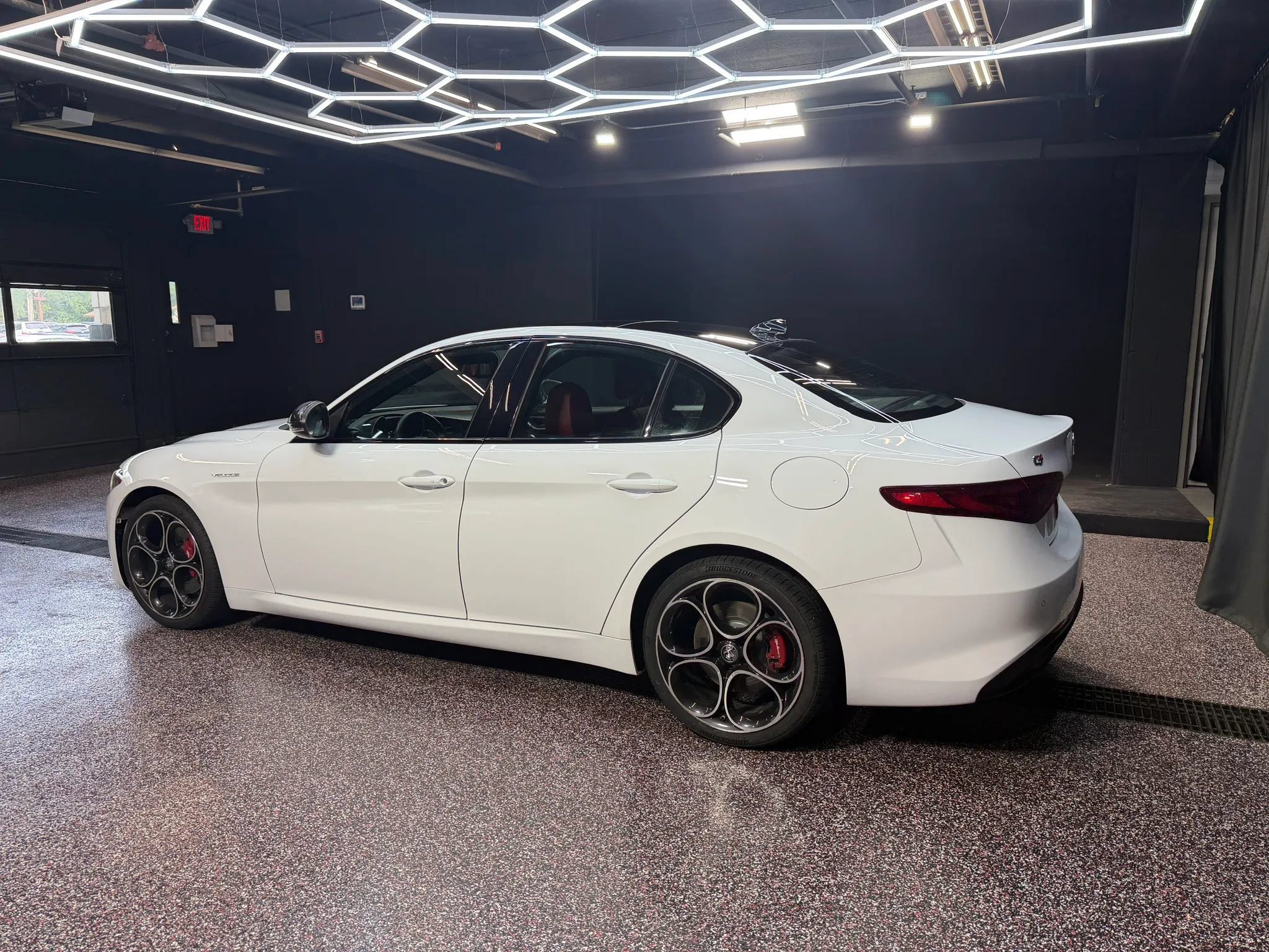 Used 2022 Alfa Romeo Giulia Veloce AWD/4WD image 3