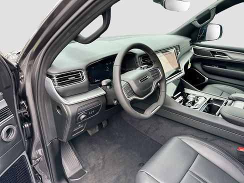 New 2026 Jeep Grand Wagoneer L Limited w/ Premium Group II AWD/4WD image 9