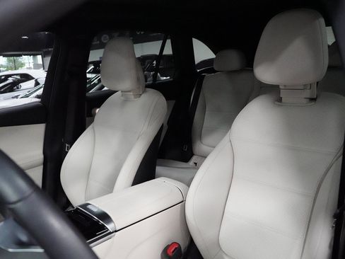 Used 2024 Mercedes-Benz GLC 300 4MATIC image 11