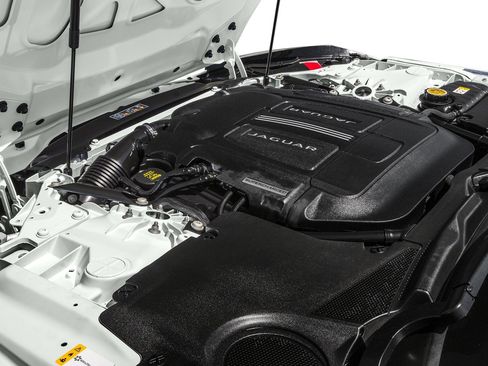 Used 2016 Jaguar F-TYPE Coupe RWD image 5