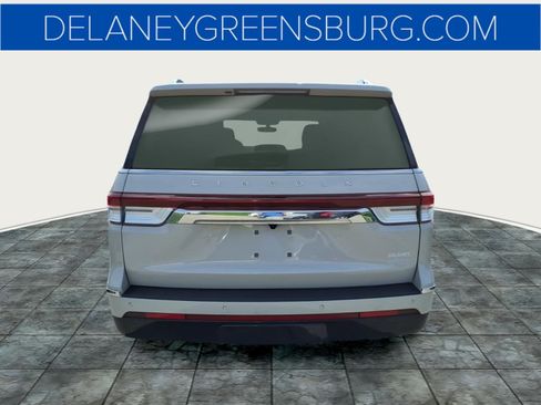Used 2024 Lincoln Navigator Reserve AWD/4WD image 4