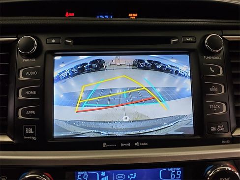 Used 2018 Toyota Highlander Limited image 26