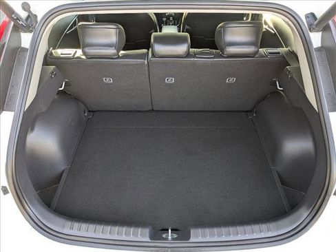 Used 2023 Kia Niro SX Touring image 6