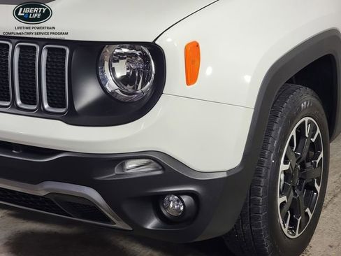 Used 2023 Jeep Renegade Latitude w/ Sun/Sound Group AWD/4WD image 9