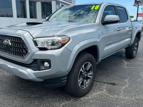 Used 2018 Toyota Tacoma TRD Sport AWD/4WD image 1