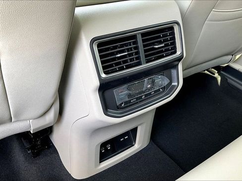 New 2026 Volkswagen Atlas SEL Premium R-Line image 9